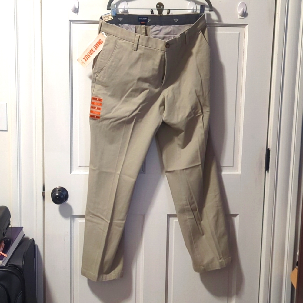 Dockers workday khaki straight fit smart 360 Flex 36x30.  Brand new never worn